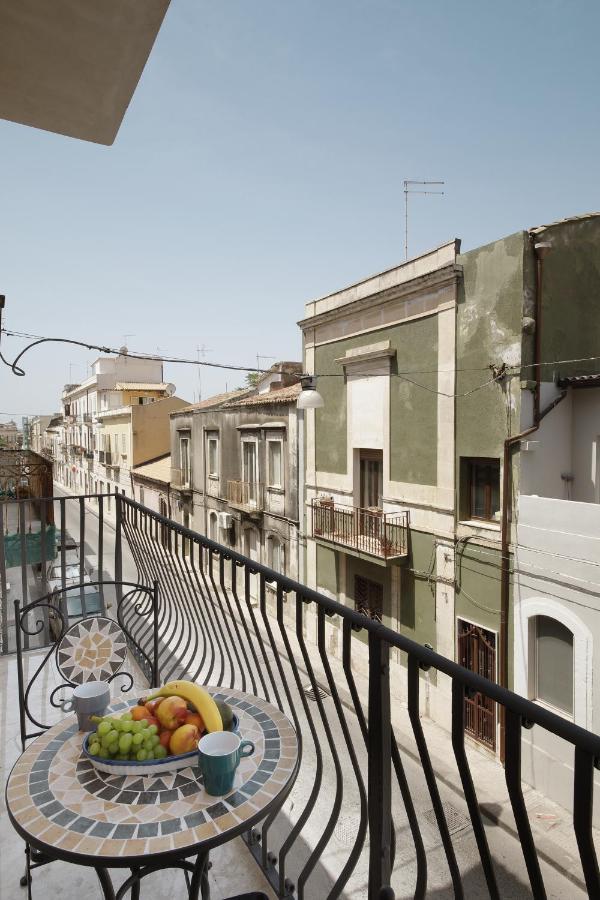 Le Bain Suite - Accanto Al Mare Vicinissima A Ortigia E Al Teatro Сиракузы Экстерьер фото